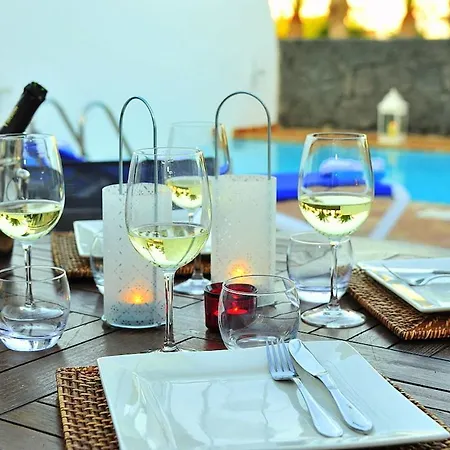 Playa Blanca Sleeps 6 Pool Air Con Wifi Willa